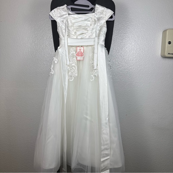 Elegant White Kids Dress - Picture 4 of 7